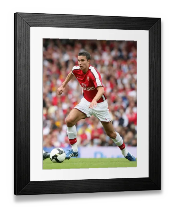 Framed Print : Robin van Persie's Stunner: Arsenal's 1-0 Triumph over Real Madrid, Emirates Cup 2008