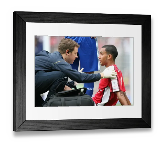 Framed Print : Theo Walcott and Arsenal Physio Colin Lewin Framed Print : Theo Walcott and Arsenal Physio Colin Lewin