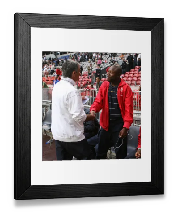 Framed Print : William Gallas (Arsenal) with Inter Milan manager Jose Mourinho Framed Print : William Gallas (Arsenal) with Inter Milan manager Jose Mourinho
