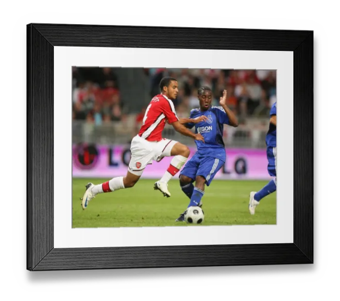 Framed Print : Theo Walcott (Arsenal) Vurnon Anita (Ajax) Framed Print : Theo Walcott (Arsenal) Vurnon Anita (Ajax)