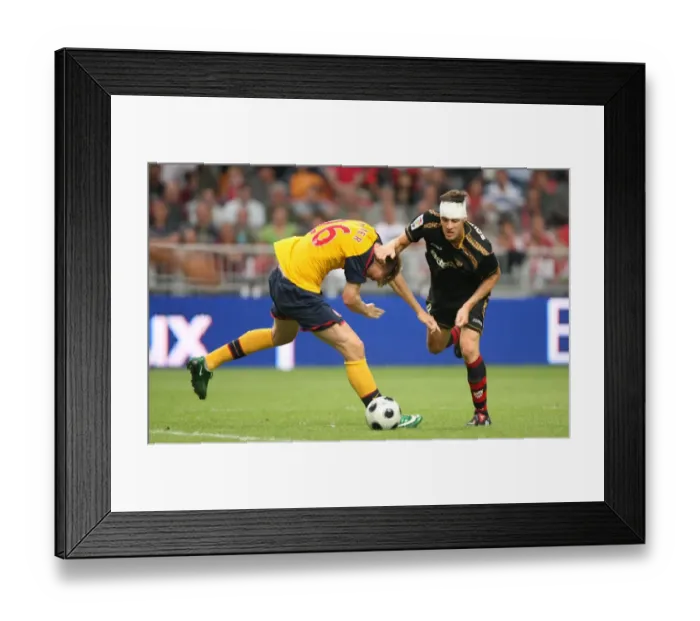 Framed Print : Arsenal Stars Bendtner and Squillaci Clash in Amsterdam Tournament Draw Framed Print : Arsenal Stars Bendtner and Squillaci Clash in Amsterdam Tournament Draw