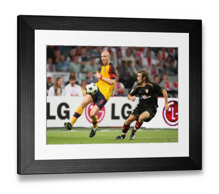 Framed Print : Philippe Senderos (Arsenal) Diego Trinidad (Seville)