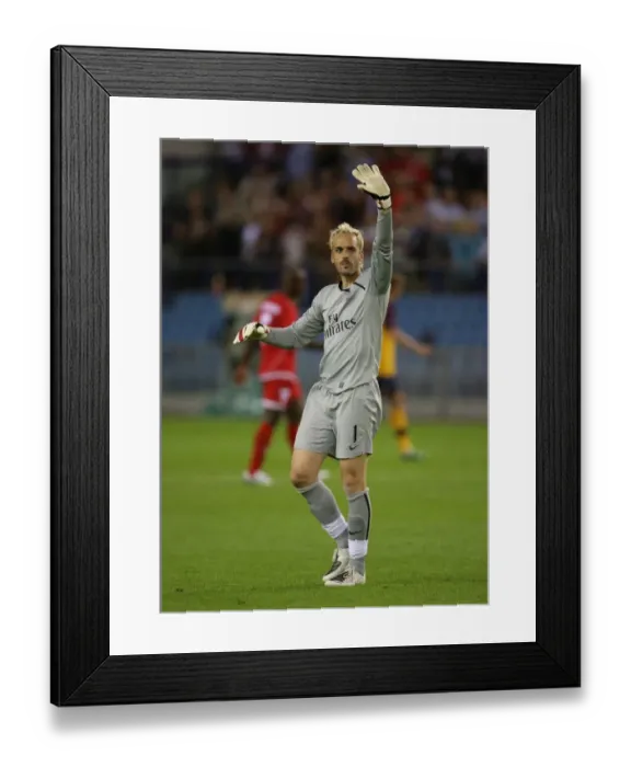 Framed Print : Manuel Almunia waves to the Ardsenal fans after the match Framed Print : Manuel Almunia waves to the Ardsenal fans after the match