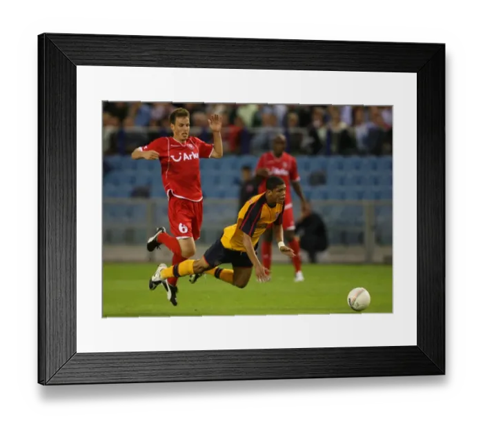 Framed Print : Denulson (Arsenal) Wout Brama (FC Twente) Framed Print : Denulson (Arsenal) Wout Brama (FC Twente)