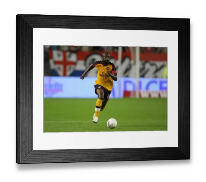 Framed Print : William Gallas Leadership: Arsenal's 2-0 Champions League Victory over FC Twente, 2008