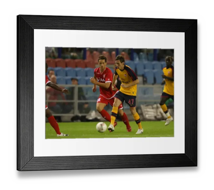 Framed Print : Mark Randall (Arsenal) Marko Arnautovic (FC Twente)