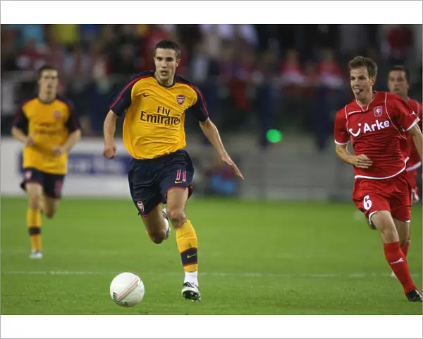 Robin van Persie (Arsenal) Wout Brama (FC Twente)