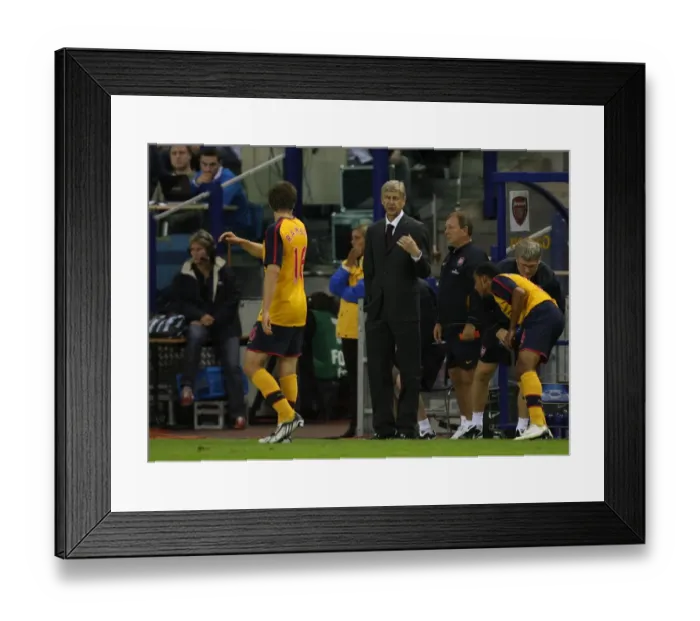 Framed Print : Arsenal manager Arsene Wenger talks to Aaron Ramsey during the match Framed Print : Arsenal manager Arsene Wenger talks to Aaron Ramsey during the match