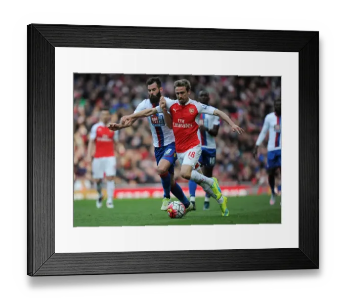 Framed Print : Monreal's Brilliant Midfield Maneuver: Outsmarting Ledley for Arsenal Against Crystal Palace (2015-16)