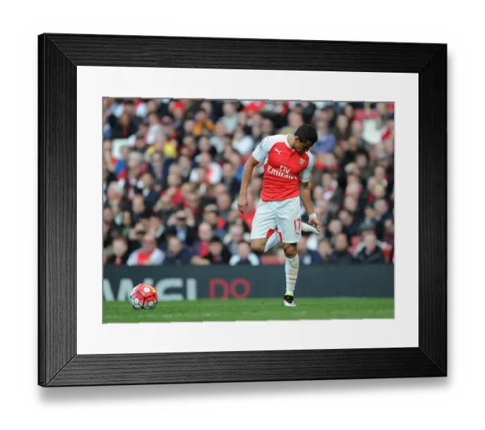 Framed Print : Arsenal's Alexis Sanchez in Action: Arsenal vs. Crystal Palace (2015-16 Premier League)