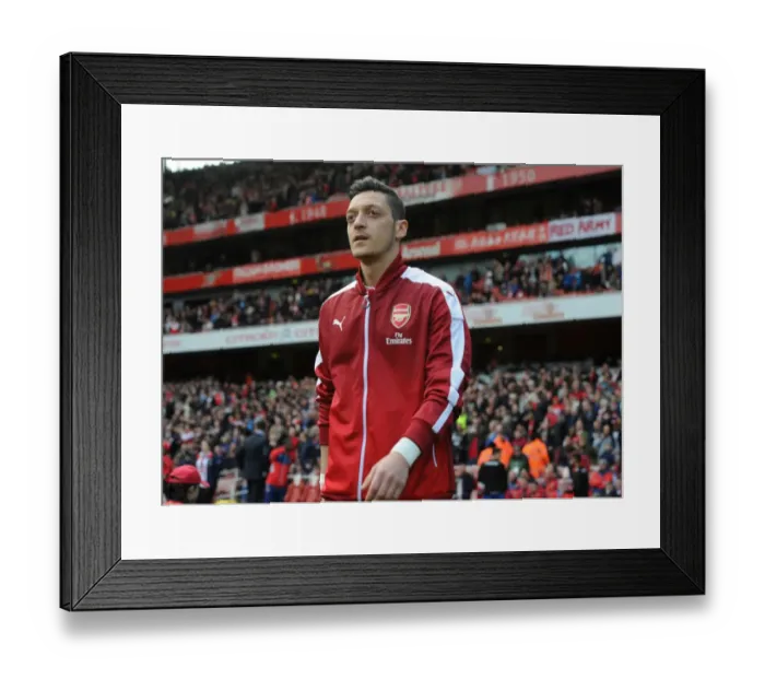 Framed Print : Mesut Ozil: Focused and Ready - Arsenal vs Crystal Palace, Premier League 2015-16
