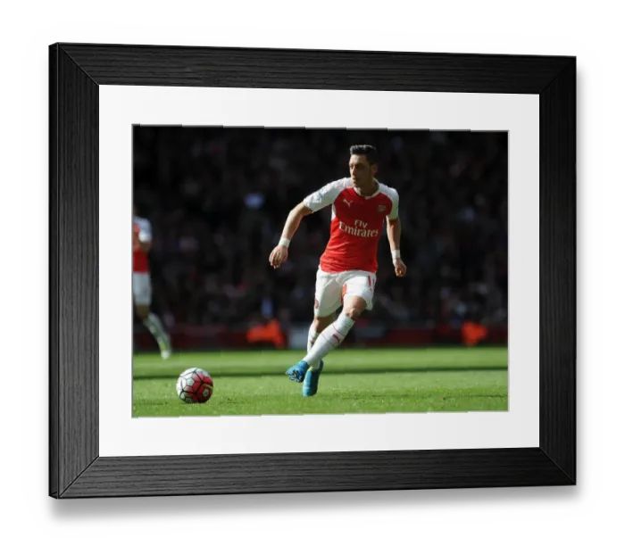 Framed Print : Mesut Ozil in Action: Arsenal vs Crystal Palace, Premier League 2015-16