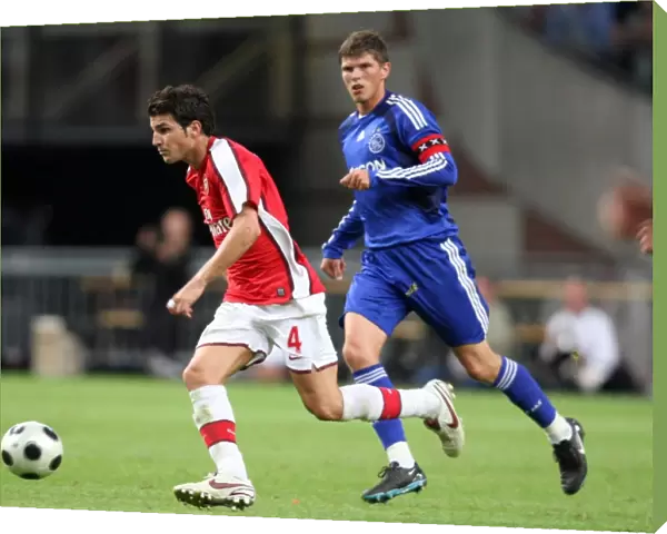 Cesc Faberags (Arsenal) Kls Jan Huntelaar (Ajax)
