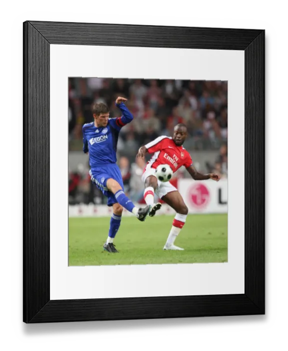Framed Print : William Gallas (Arsenal) Kls Jan Huntelaar (Ajax)