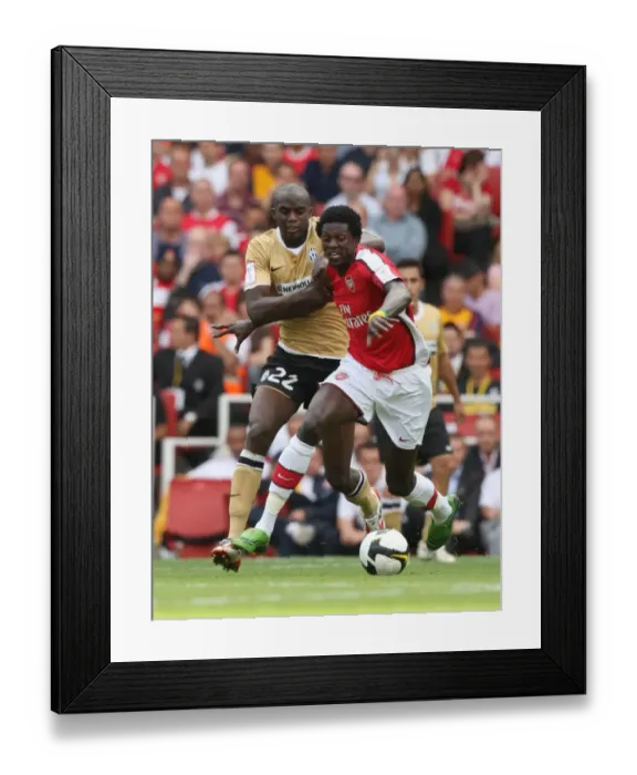 Framed Print : Emmanuel Adebayor (Arsenal) Mohamed Sissoko (Juve)