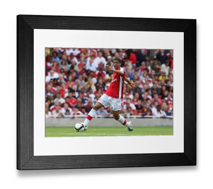 Framed Print : Arsenal Suffers First Defeat of Emirates Cup: Denilson vs Juventus, 2008 Framed Print : Arsenal Suffers First Defeat of Emirates Cup: Denilson vs Juventus, 2008