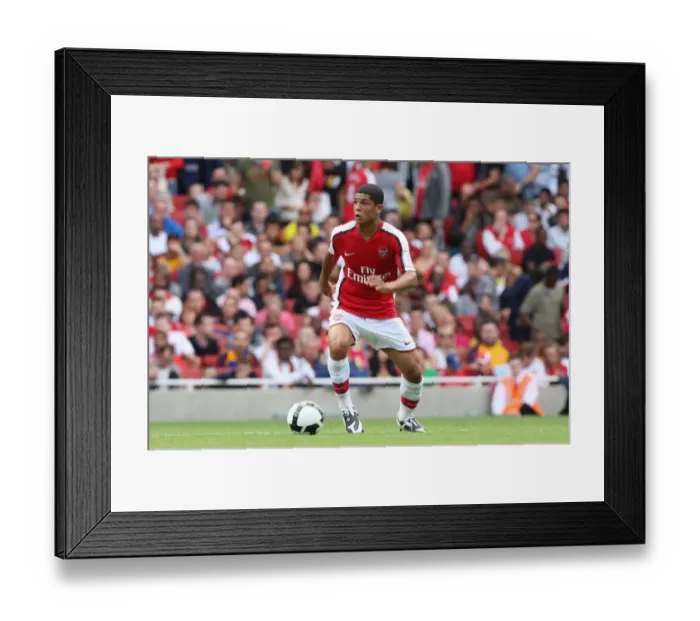 Framed Print : Arsenal Suffers Defeat: Denilson vs Juventus, Emirates Cup Day One Framed Print : Arsenal Suffers Defeat: Denilson vs Juventus, Emirates Cup Day One