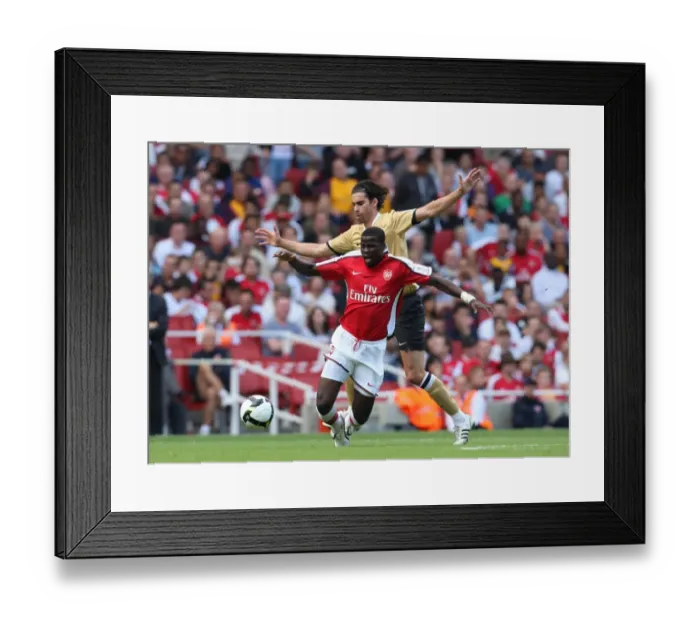 Framed Print : Emmanuel Eboue (Arsenal) Tiago (Juve)