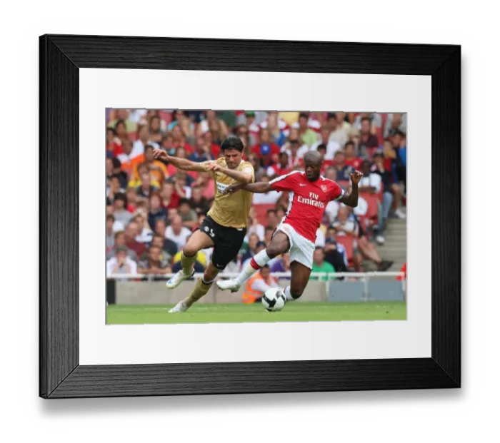 Framed Print : William Gallas (Arsenal) Vincenzo Iaquinta (Juve)