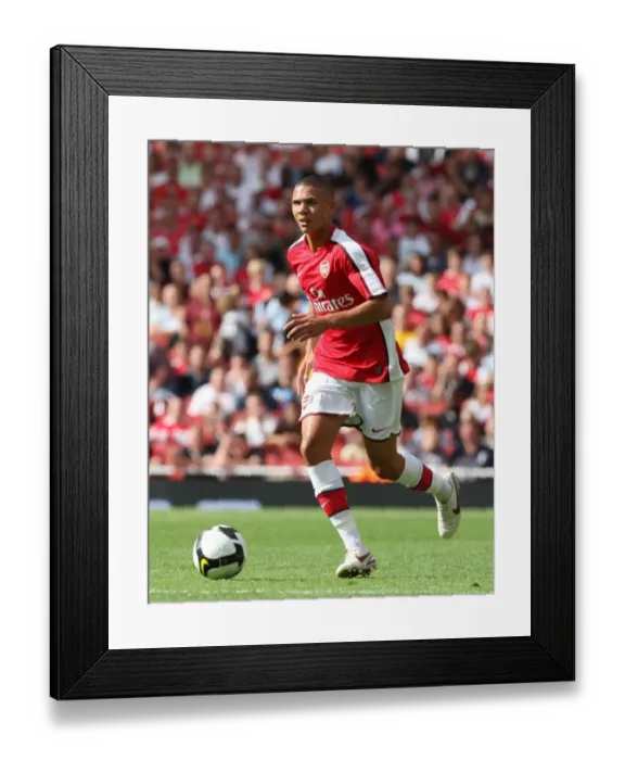 Framed Print : Kieran Gibbs vs Juventus: Arsenal's Emirates Cup Defeat (2008)