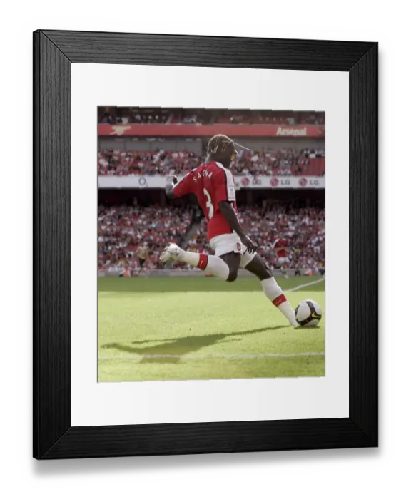 Framed Print : Bacary Sagna: Arsenal's Defensive Star Faces Juventus in Emirates Cup Opener