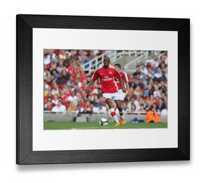 Framed Print : Abou Diaby's Stunner: Arsenal's 1-0 Win Over Real Madrid at Emirates Cup (2008)