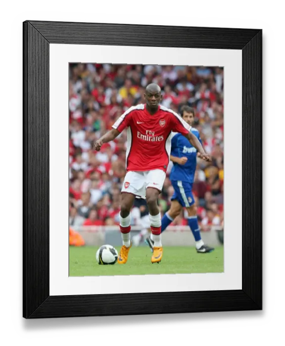Framed Print : Abou Diaby's Stunner: Arsenal's 1-0 Victory Over Real Madrid at Emirates Cup (2008)