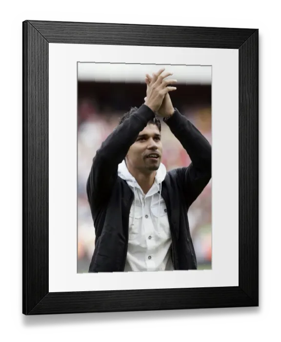 Framed Print : Eduardo (Arsenal) claps the fans Framed Print : Eduardo (Arsenal) claps the fans