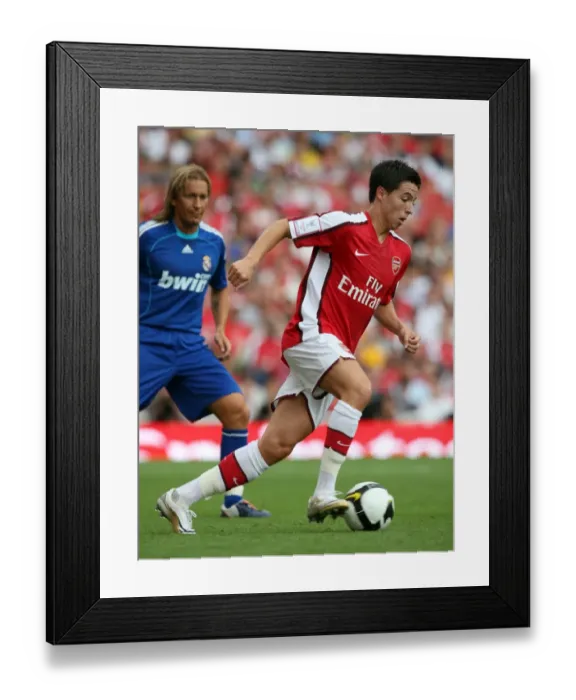 Framed Print : Samir Nasri's Stunner: Arsenal's 1-0 Triumph over Real Madrid at Emirates Cup, 2008