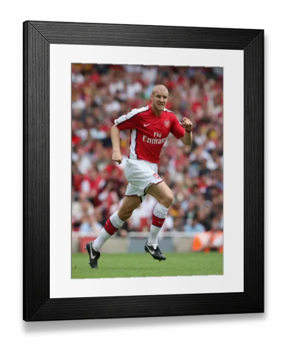 Framed Print : Philippe Senderos Euphoria: Arsenal's 1-0 Triumph Over Real Madrid at Emirates Cup (2008)
