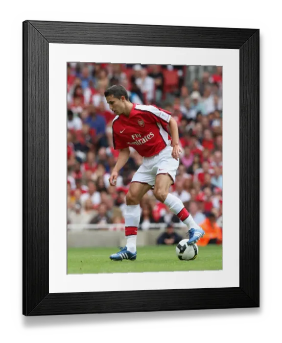 Framed Print : Robin van Persie's Stunner: Arsenal's 1-0 Win Over Real Madrid, Emirates Cup 2008