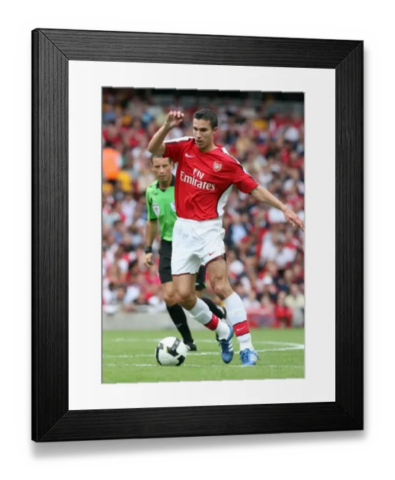 Framed Print : Robin van Persie Scores the Winner: Arsenal 1-0 Real Madrid, Emirates Cup 2008 Framed Print : Robin van Persie Scores the Winner: Arsenal 1-0 Real Madrid, Emirates Cup 2008