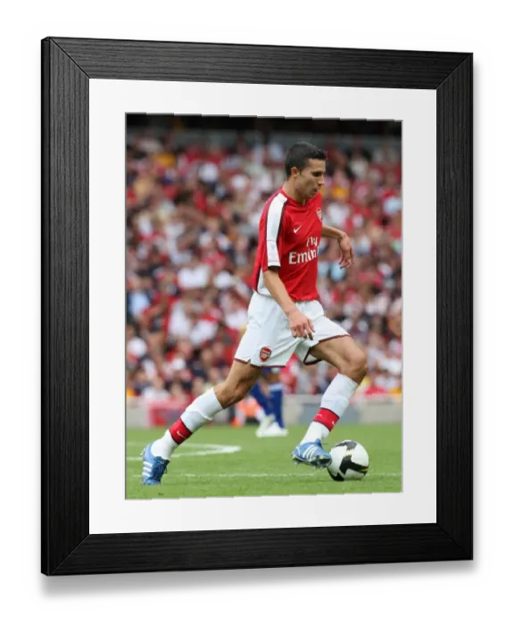 Framed Print : Robin van Persie Scores the Thriller: Arsenal's Historic Win over Real Madrid, Emirates Cup 2008