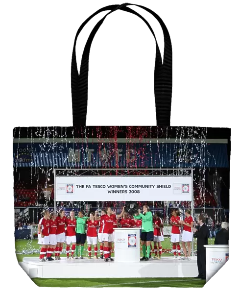 Arsenal Ladies celebrate winnng the Community Shield