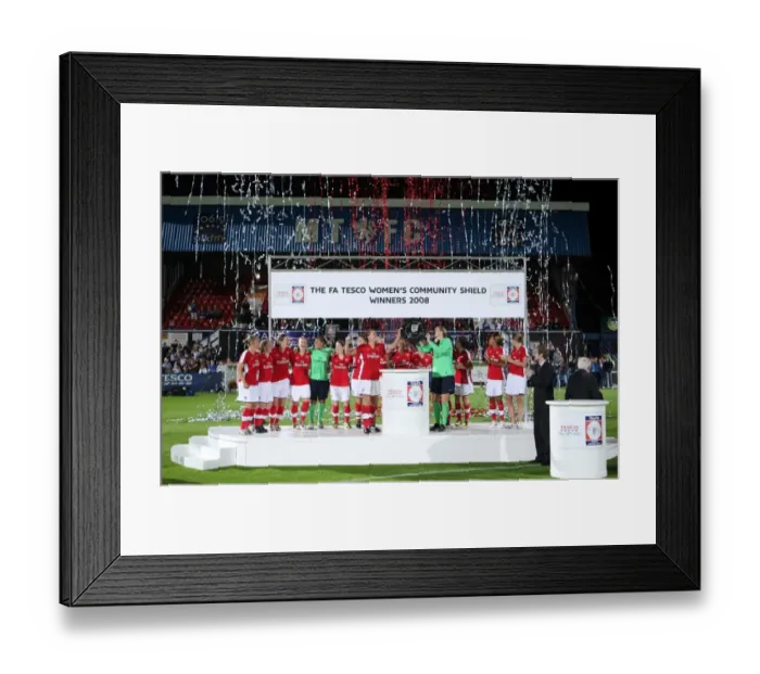 Framed Print : Arsenal Ladies celebrate winnng the Community Shield