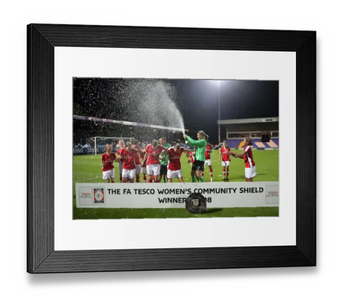 Framed Print : Emma Byrne (Arsenal) celebrates winning the Community Shield