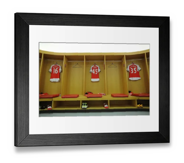 Framed Print : Arsenal Pre-Match Changing Room: Arsenal vs West Bromwich Albion (2015-16)