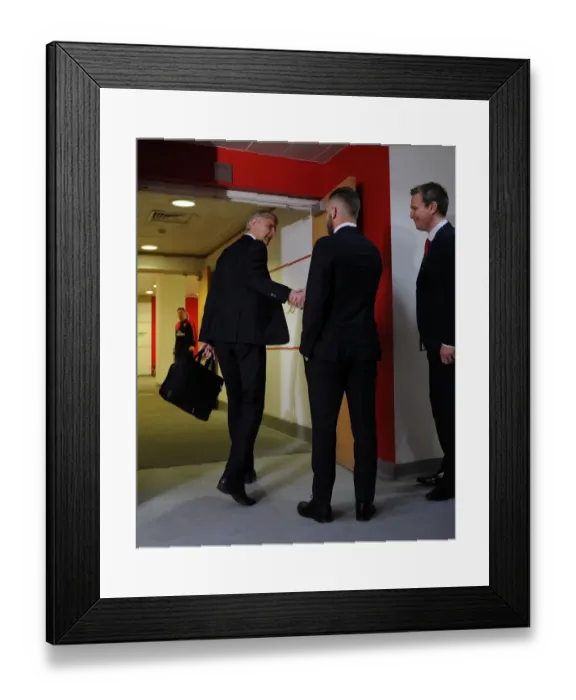 Framed Print : Arsenal v West Bromwich Albion - Premier League