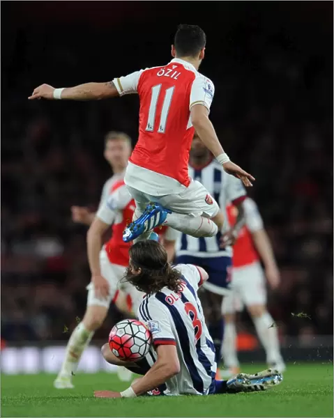 Mesut Ozil (Arsenal) Jonas Olsson (WBA). Arsenal 2: 0 West Bromwich Albion