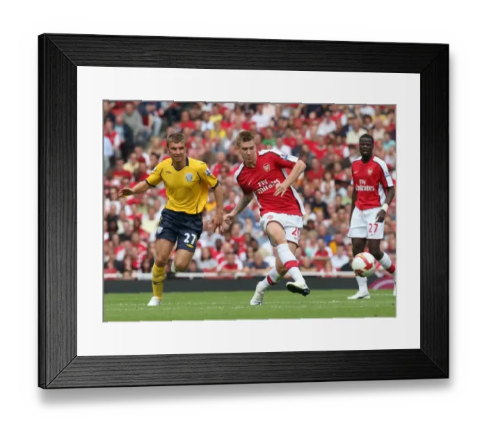 Framed Print : Nicklas Bendtner (Arsenal) James Morrison (West Brom) Framed Print : Nicklas Bendtner (Arsenal) James Morrison (West Brom)