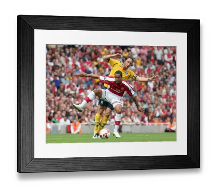 Framed Print : Theo Walcott (Arsenal) Jonathan Greening (West Brom)