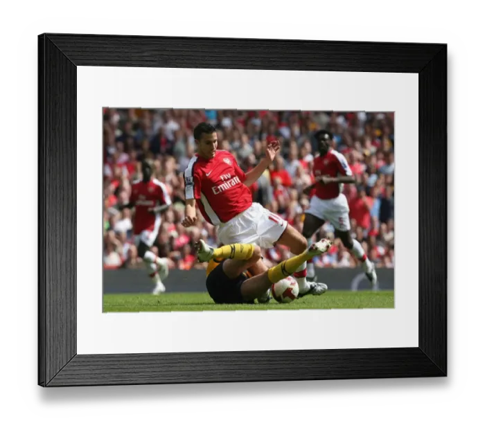 Framed Print : Robin van Persie (Arsenal) Paul Robinson (WBA) Framed Print : Robin van Persie (Arsenal) Paul Robinson (WBA)