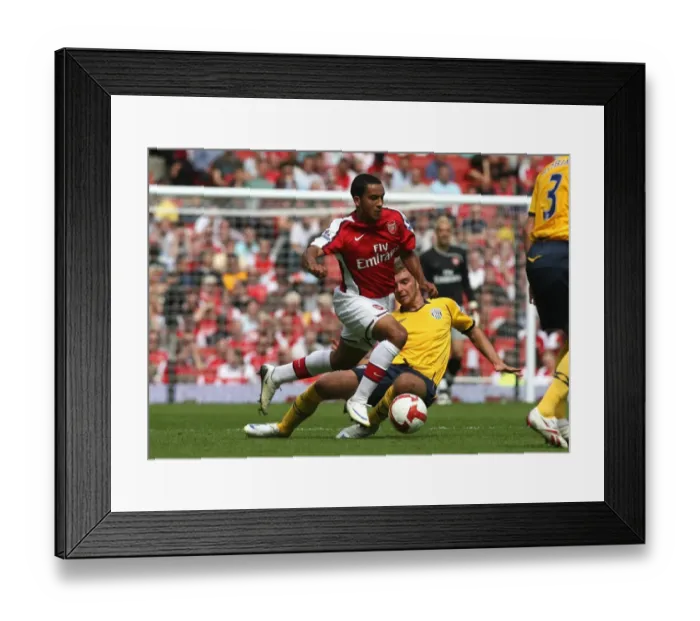 Framed Print : Theo Walcott (Arsenal) James Morrison (WBA) Framed Print : Theo Walcott (Arsenal) James Morrison (WBA)