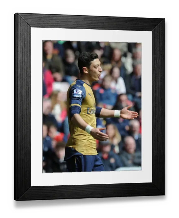 Framed Print : Mesut Ozil in Action: Sunderland vs. Arsenal, Premier League 2015-16
