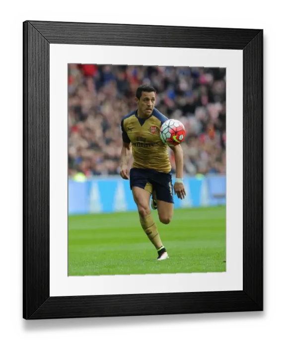 Framed Print : Arsenal's Alexis Sanchez in Action: Sunderland vs Arsenal (Premier League 2015-16)