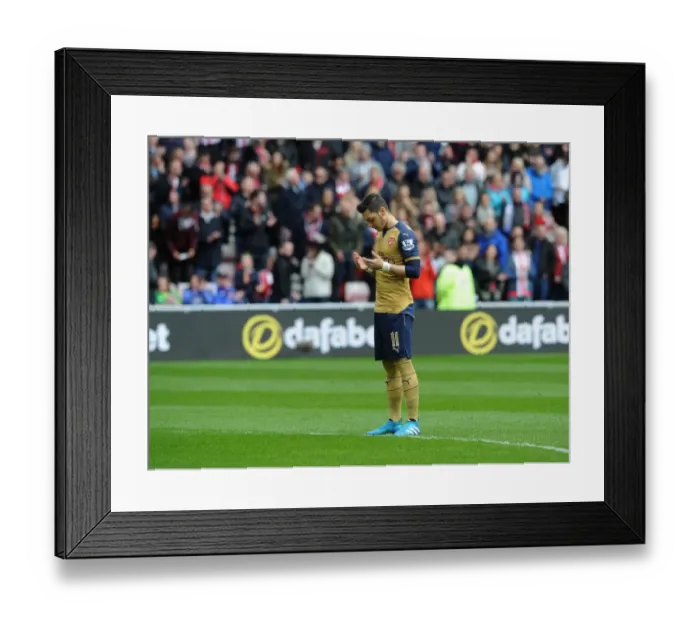 Framed Print : Mesut Ozil in Action: Arsenal vs. Sunderland, Premier League 2015-16