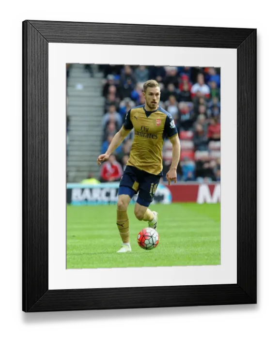 Framed Print : Arsenal's Aaron Ramsey in Action: Sunderland vs Arsenal (Premier League 2015-16)