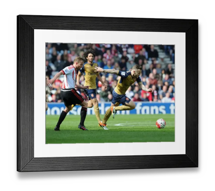 Framed Print : Arsenal's Jack Wilshere Outmaneuvers Sunderland's Lee Cattermole (April 2016)