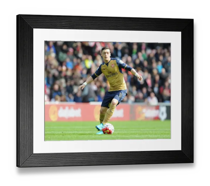 Framed Print : Mesut Ozil: In Action Against Sunderland, Premier League 2015-16