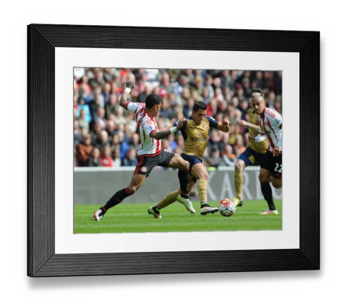 Framed Print : Sanchez vs van Aanholt: A Premier League Battle at Sunderland (2015-16)